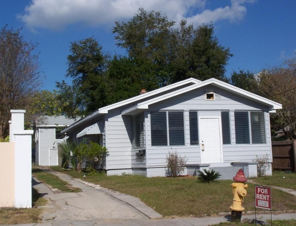 902 E LIME ST