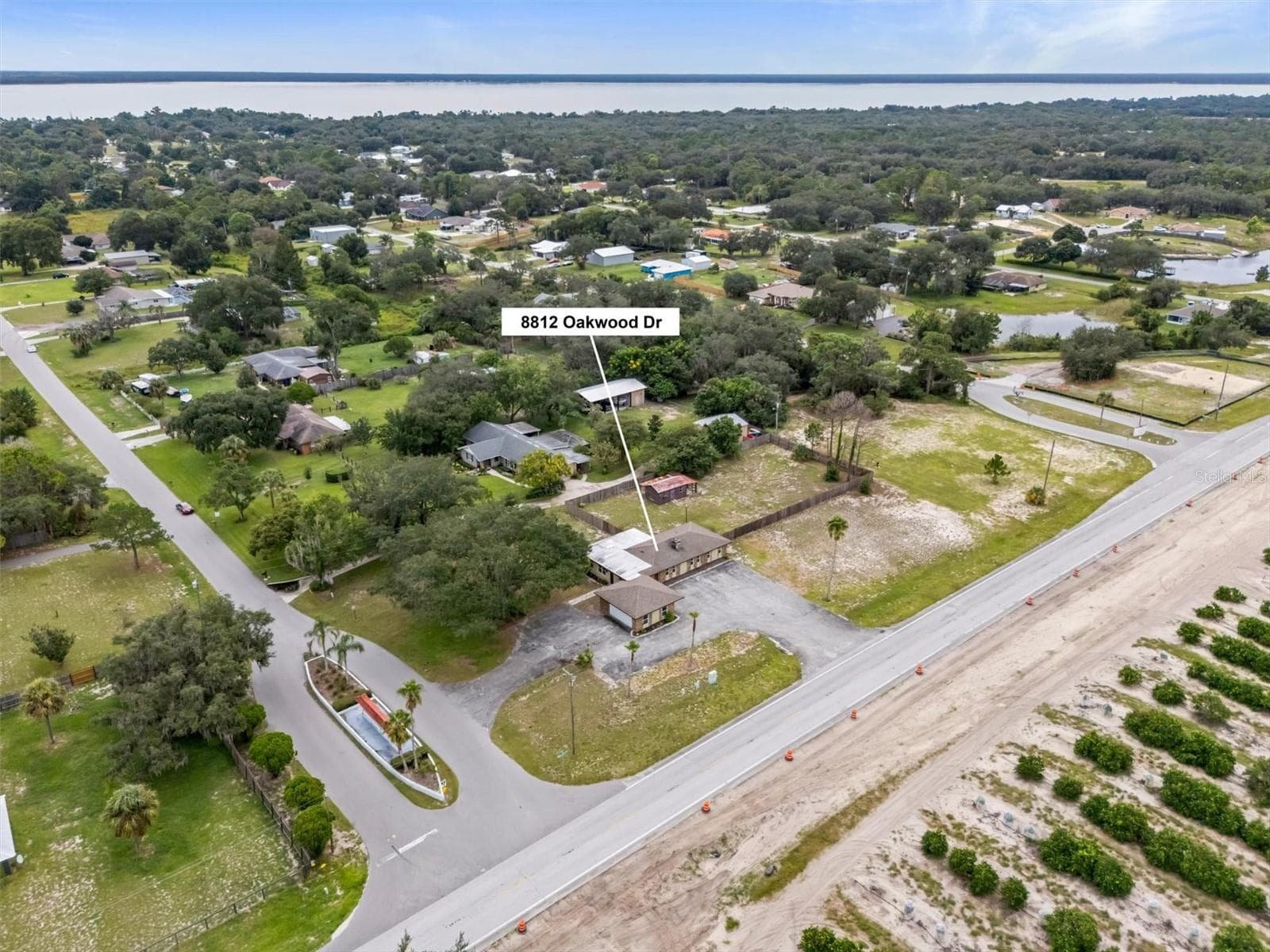Spacious 1 acre corner lot, with fenced backyard - 8812 OAKWOOD DR, LAKE WALES