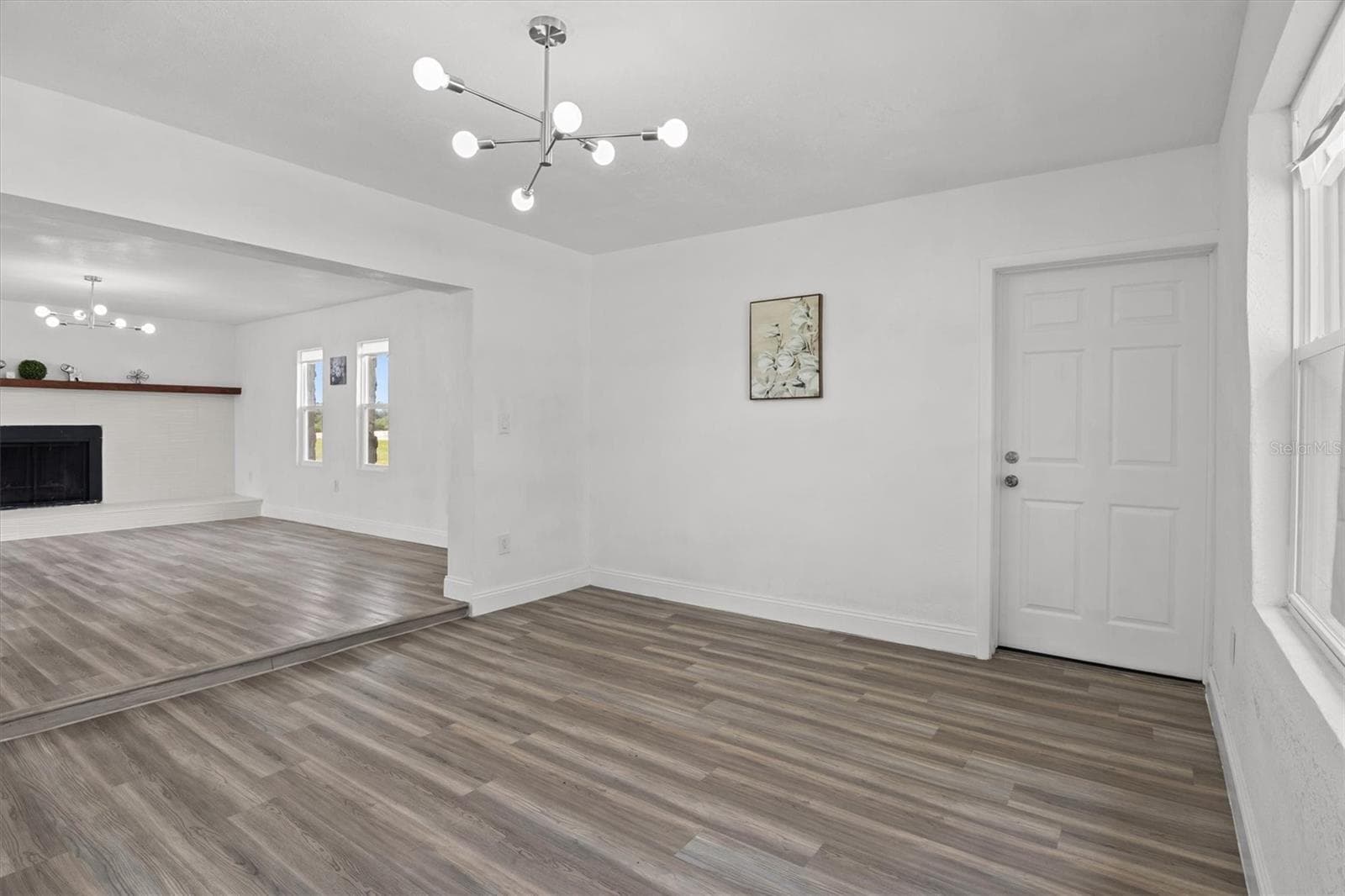 Living Room - Updated with Modern Fixtures Throughout - 8812 OAKWOOD DR, LAKE WALES