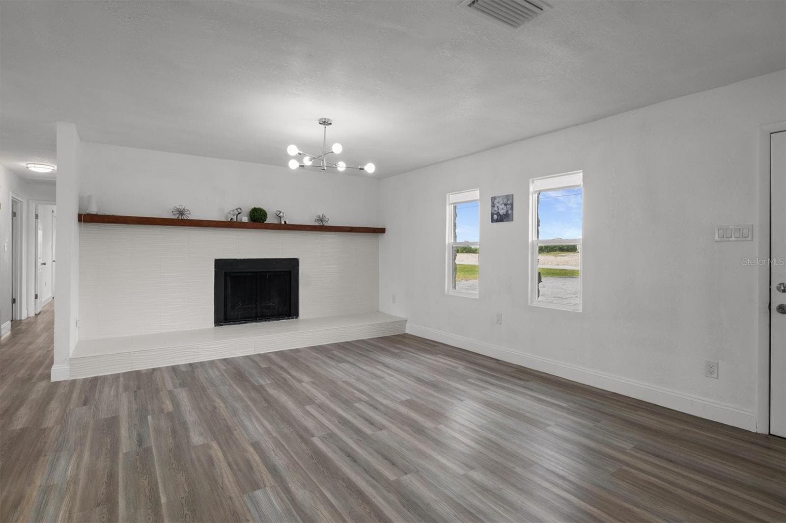 Family Room - Wood Burning Fireplace - 8812 OAKWOOD DR, LAKE WALES