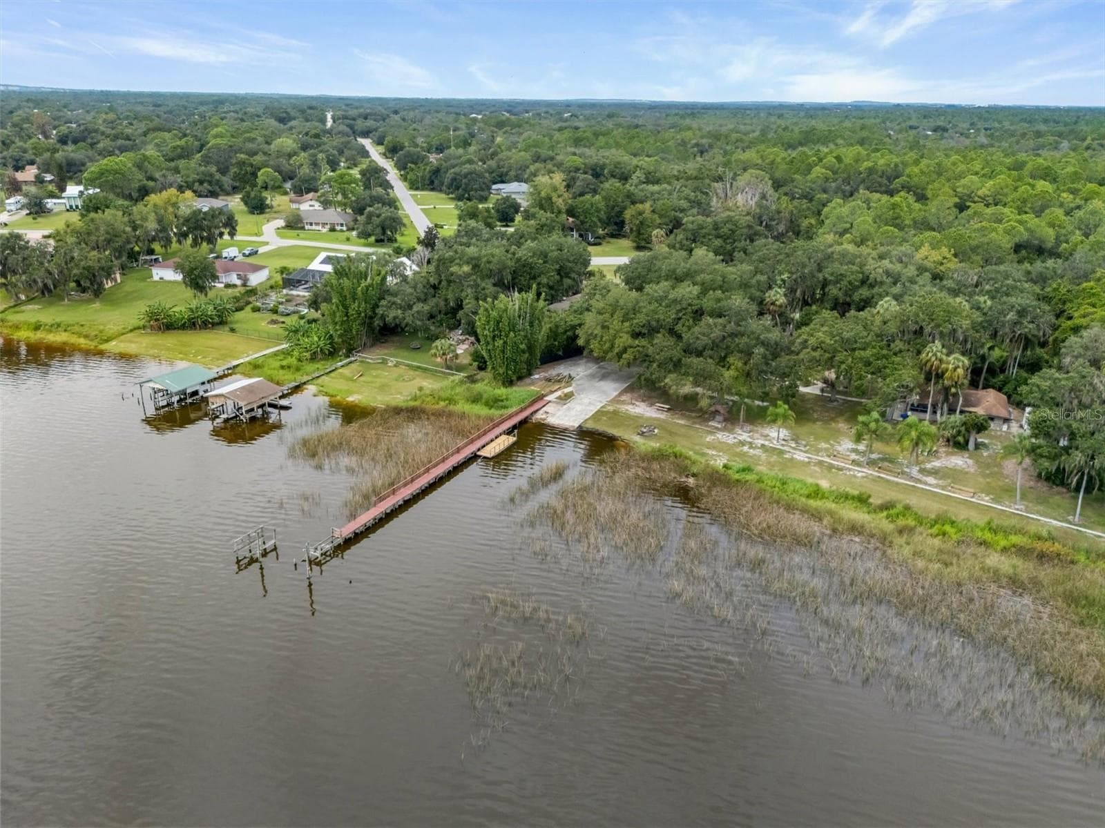 Lake front amenities, accessible with optional HOA fee of $200 a year. - 8812 OAKWOOD DR, LAKE WALES