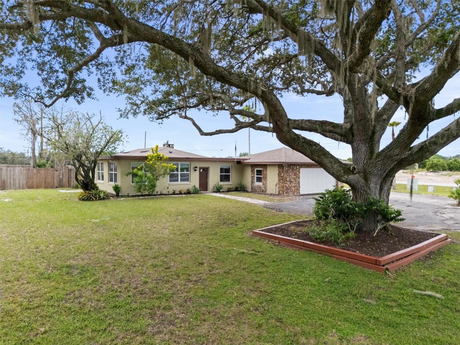 Exterior - 8812 OAKWOOD DR, LAKE WALES