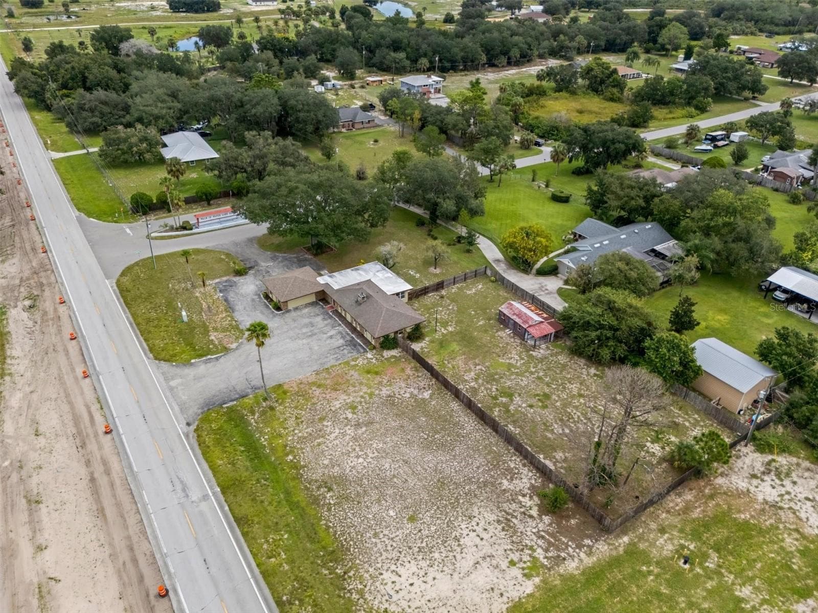 Aerial showing the fenced backyard - 8812 OAKWOOD DR, LAKE WALES