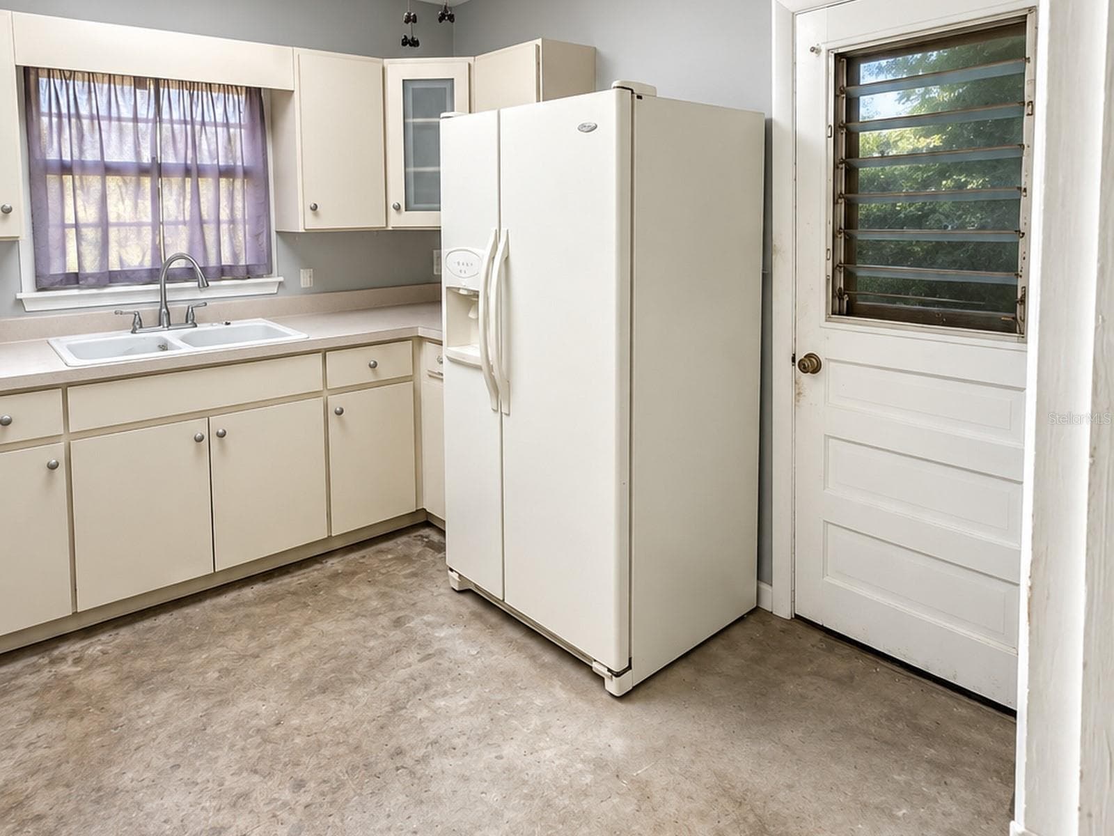 Single Family Residence at 540 SHARON CIR, PORT CHARLOTTE, photo 4 of 17