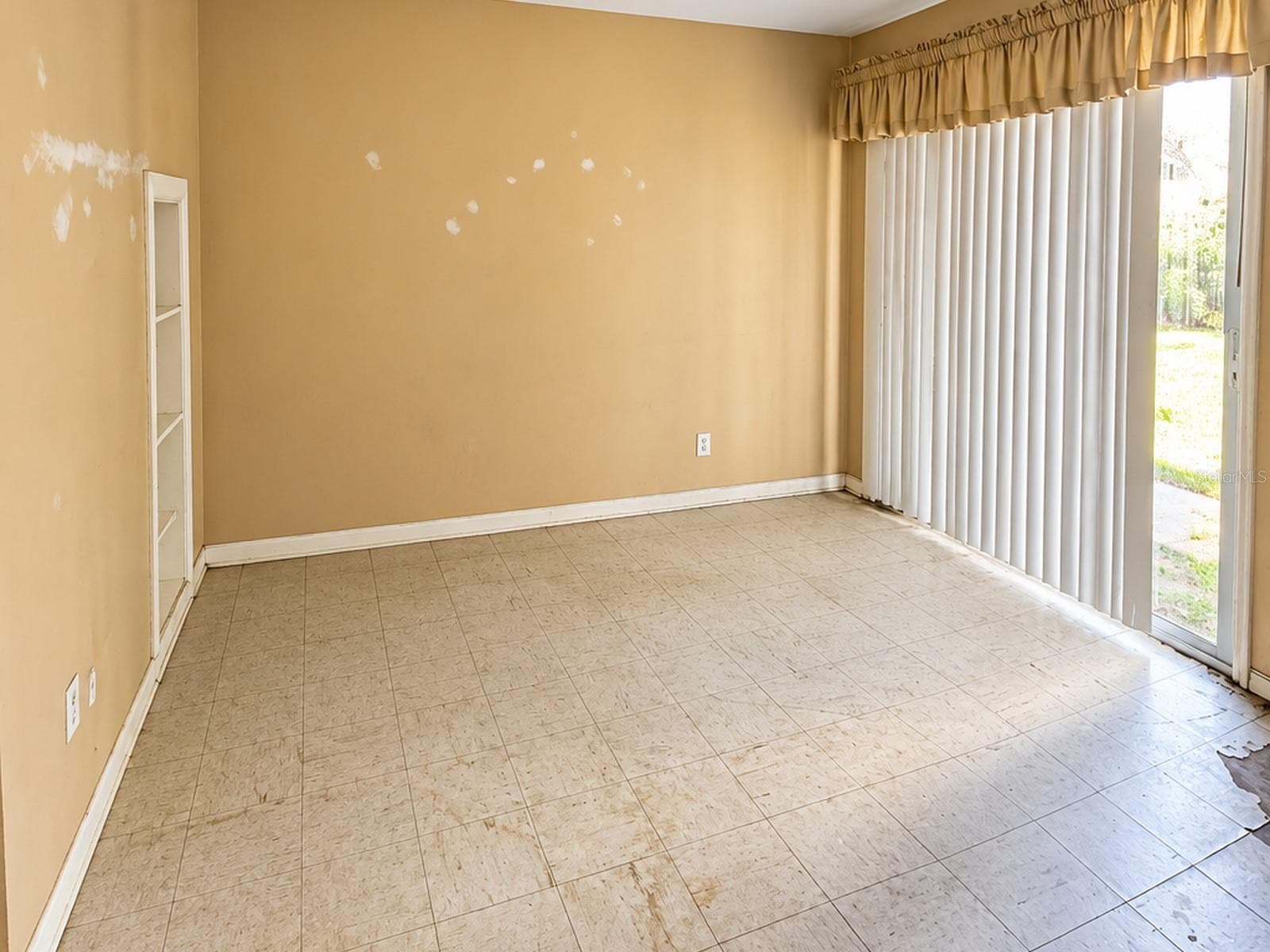 Single Family Residence at 540 SHARON CIR, PORT CHARLOTTE, photo 6 of 17