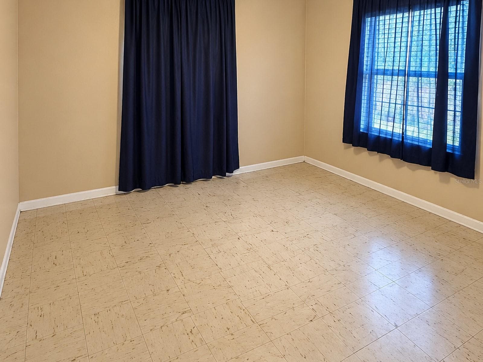 Single Family Residence at 540 SHARON CIR, PORT CHARLOTTE, photo 9 of 17