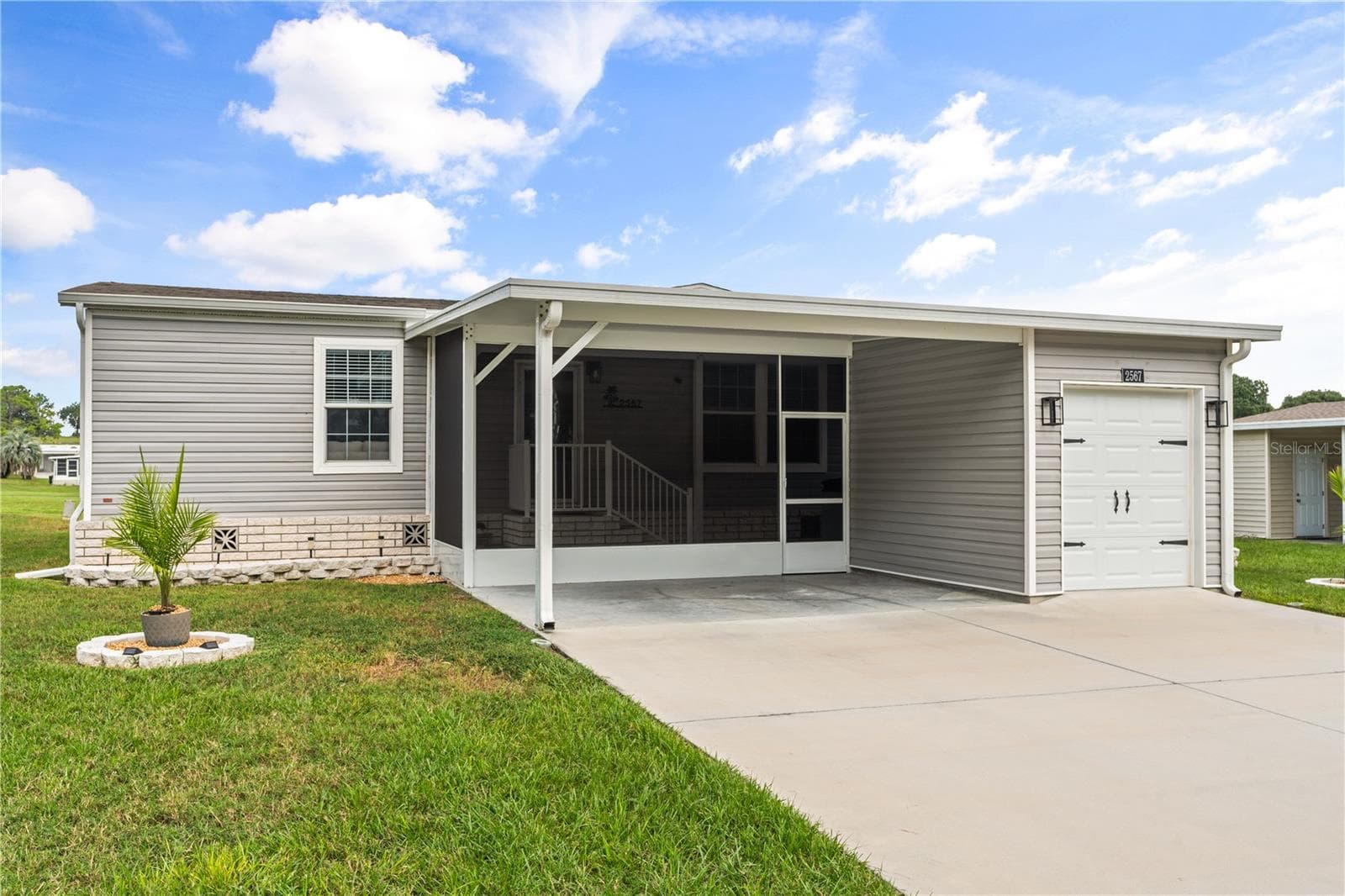 Covered Screen Lanai & Golf Garage - 2567 CAYMAN CIR #R25, ZELLWOOD
