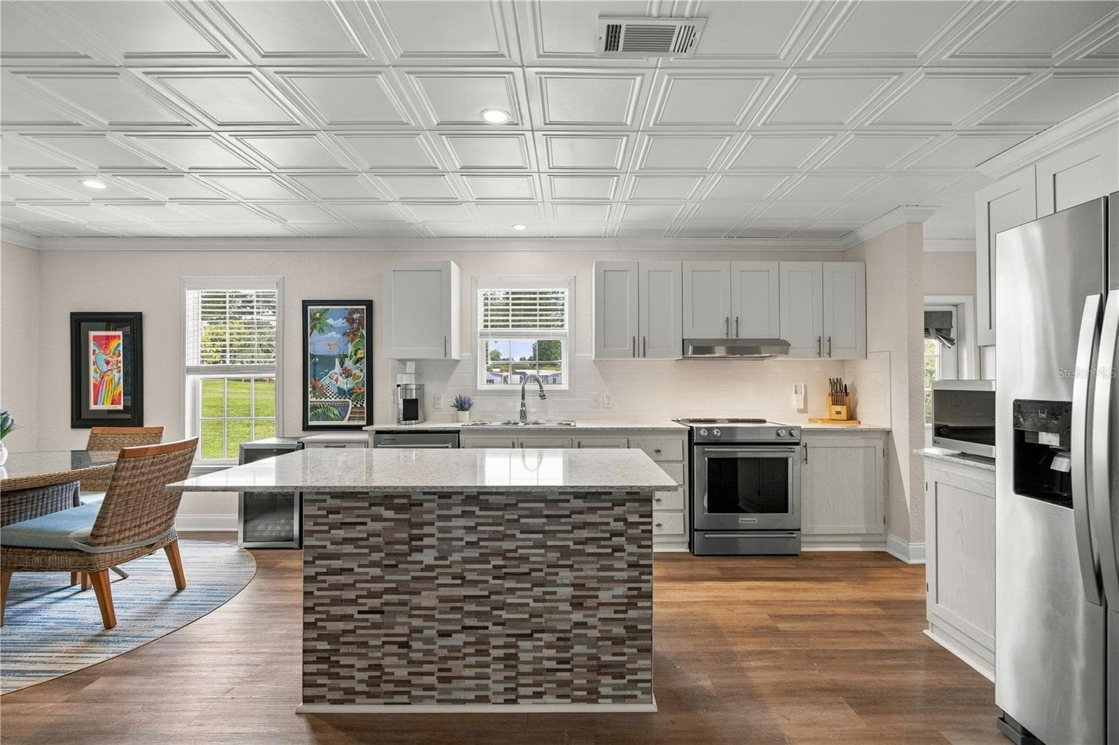Extra large Island with Porcelain Countertops - 2567 CAYMAN CIR #R25, ZELLWOOD