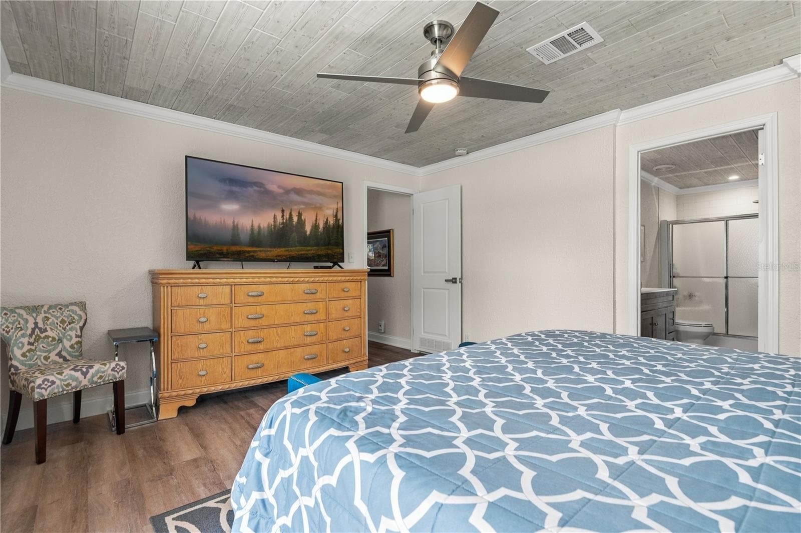 Luxury Custom Design, check out the ceilings - 2567 CAYMAN CIR #R25, ZELLWOOD