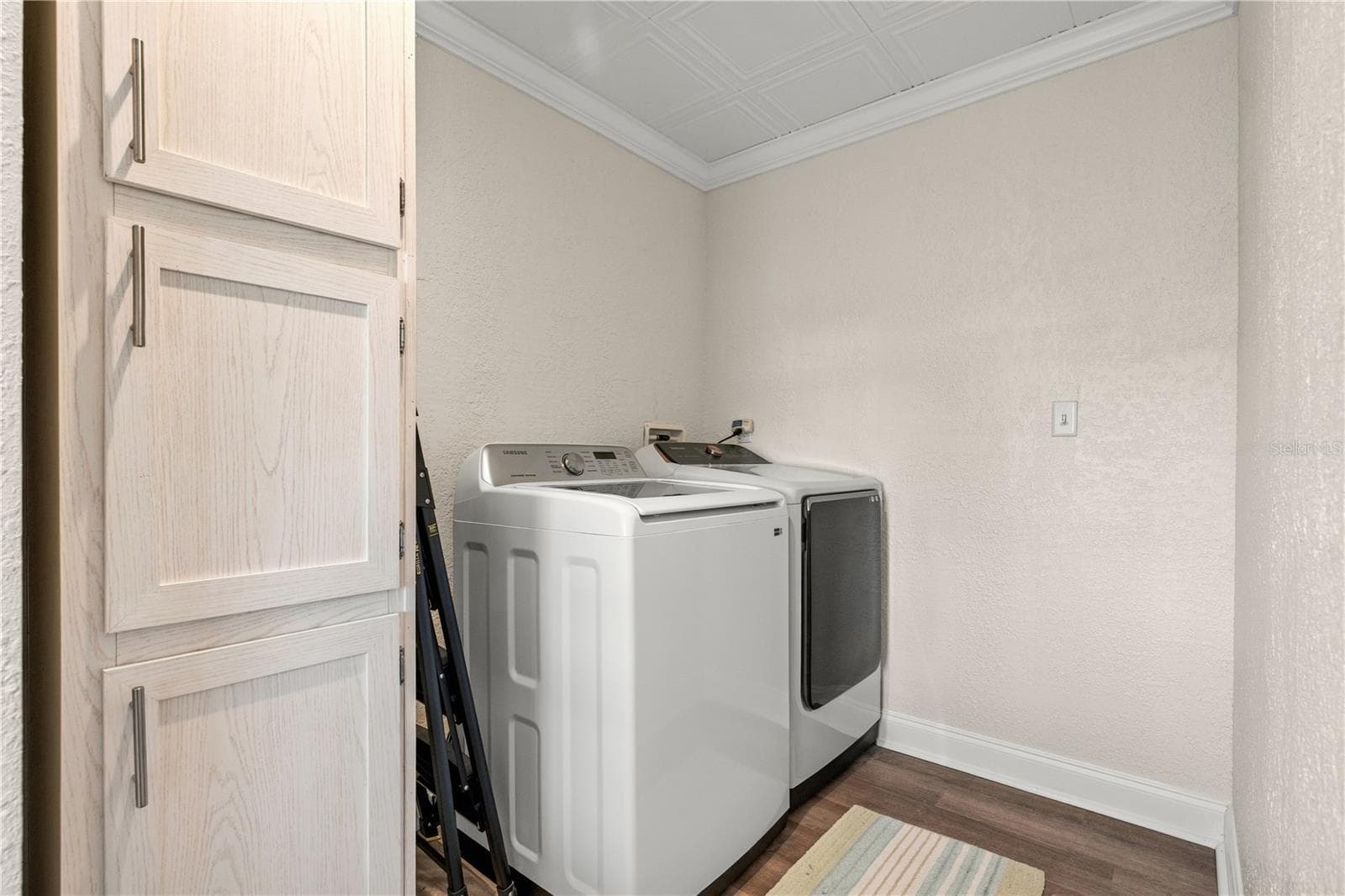 Laundry Room with Top of the Line Washer/Dryer - 2567 CAYMAN CIR #R25, ZELLWOOD