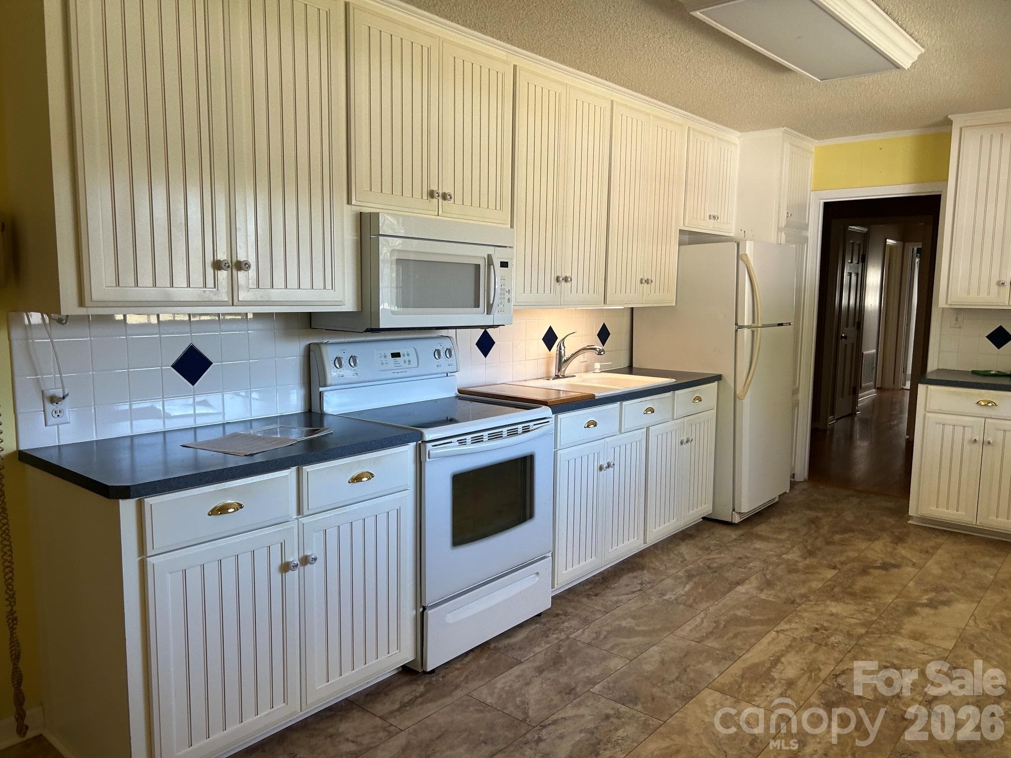 KITCHEN AREA - Chester
