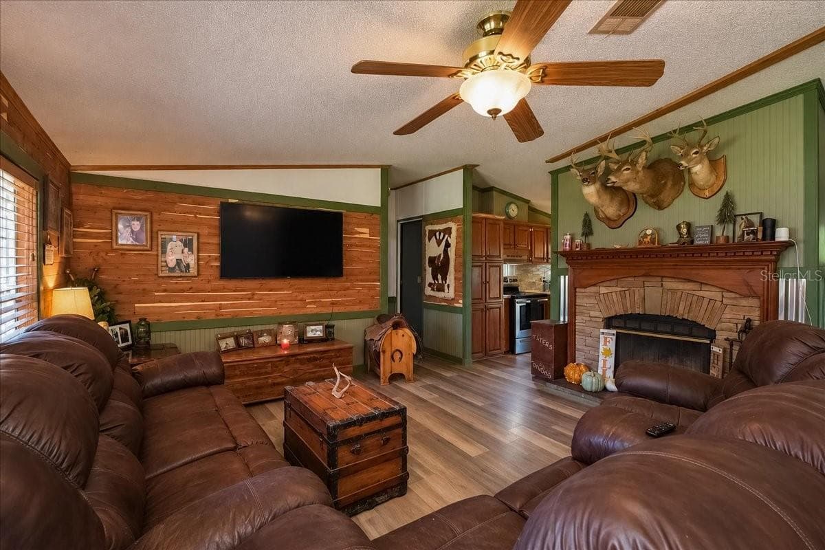 Manufactured Home at 15940 NW 16TH AVE, CITRA, photo 7 of 65
