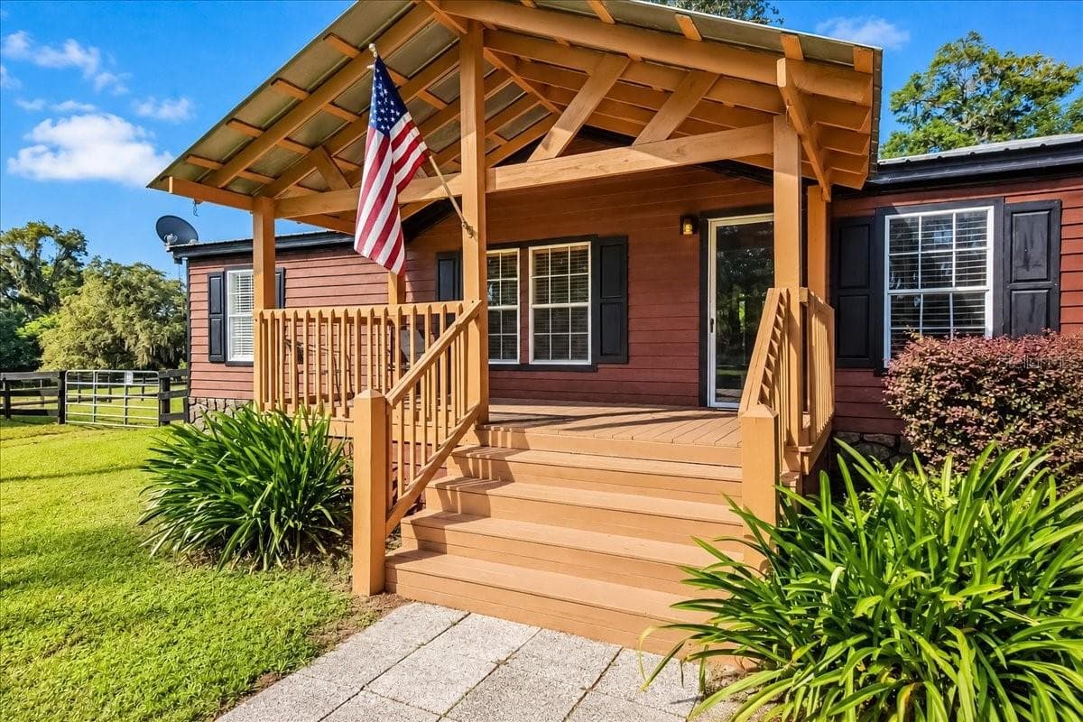 Manufactured Home at 15940 NW 16TH AVE, CITRA, photo 11 of 65