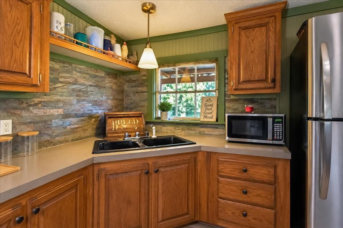 Manufactured Home at 15940 NW 16TH AVE, CITRA, photo 16 of 65