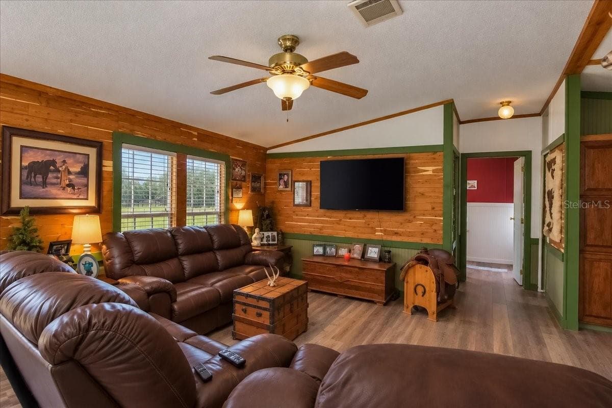 Manufactured Home at 15940 NW 16TH AVE, CITRA, photo 19 of 65