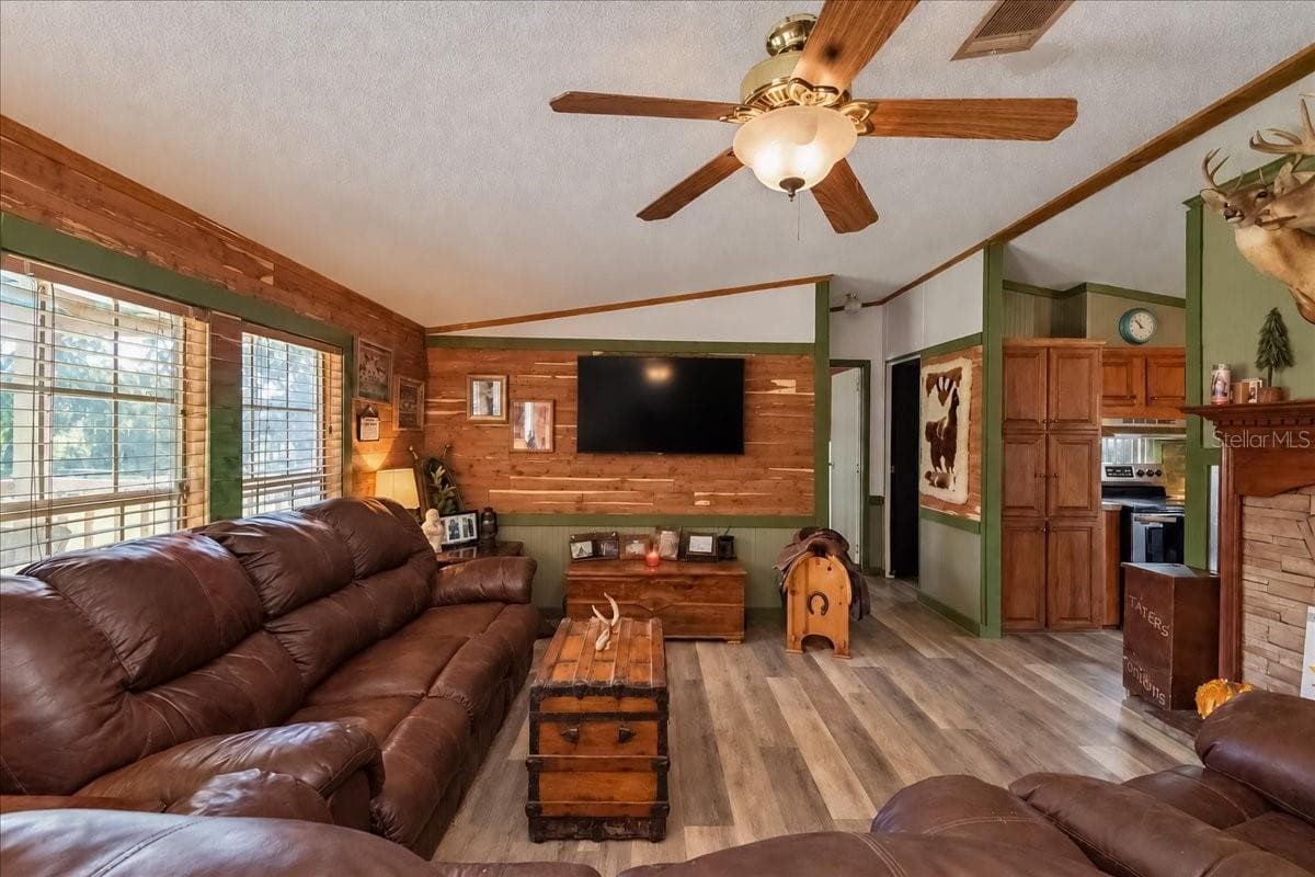 Manufactured Home at 15940 NW 16TH AVE, CITRA, photo 20 of 65
