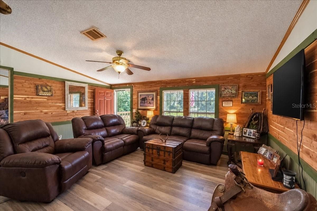 Manufactured Home at 15940 NW 16TH AVE, CITRA, photo 21 of 65