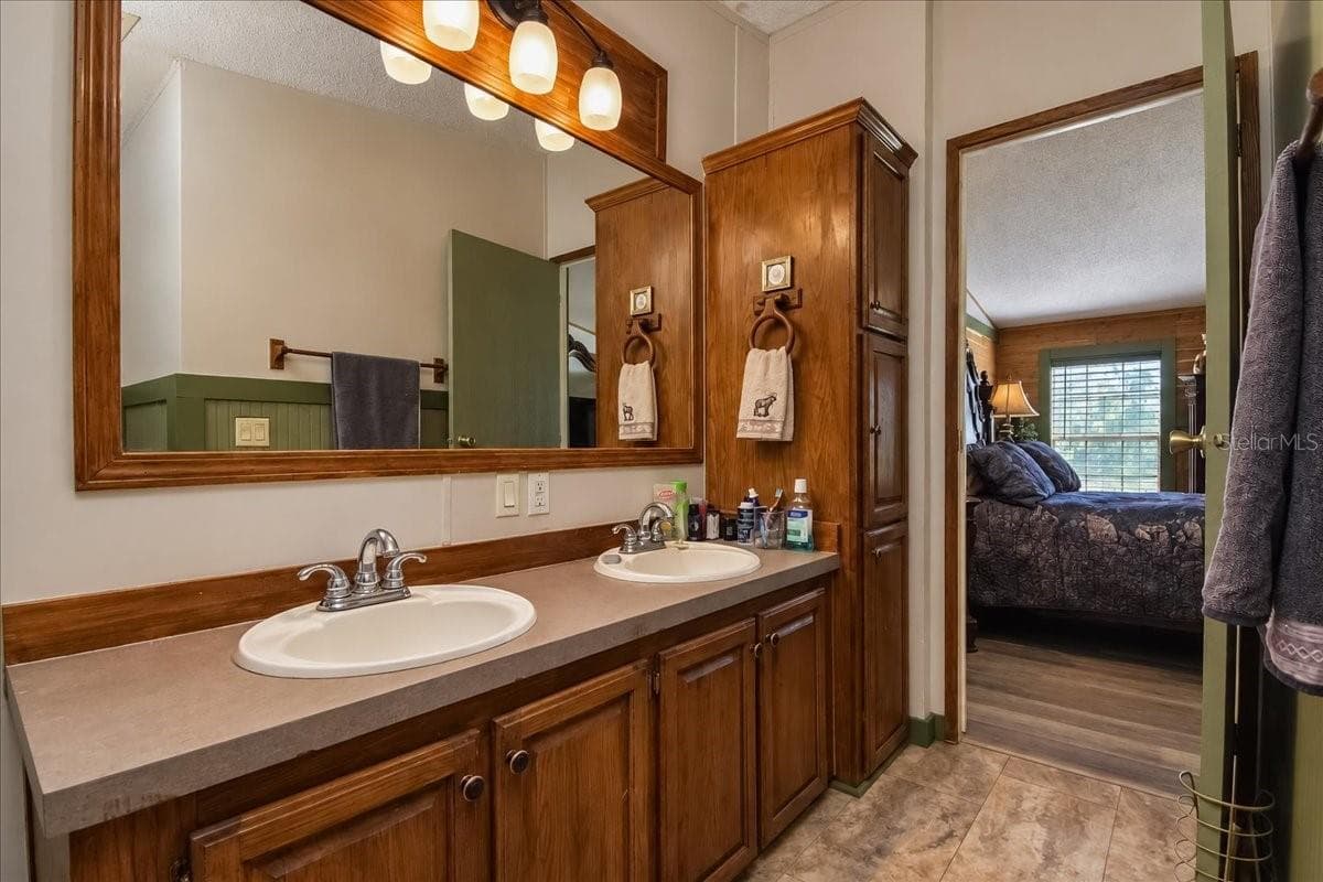 Manufactured Home at 15940 NW 16TH AVE, CITRA, photo 27 of 65