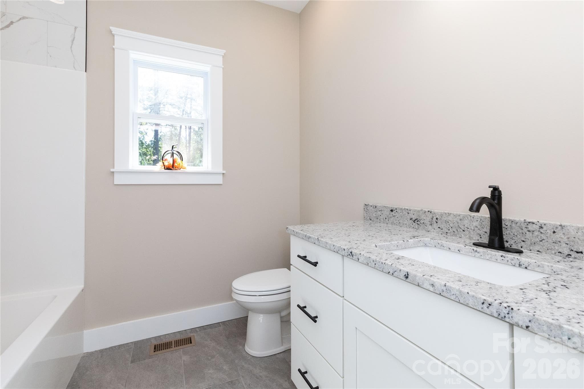 Guest Bath - 64 Cherry Cove Way, Old Fort