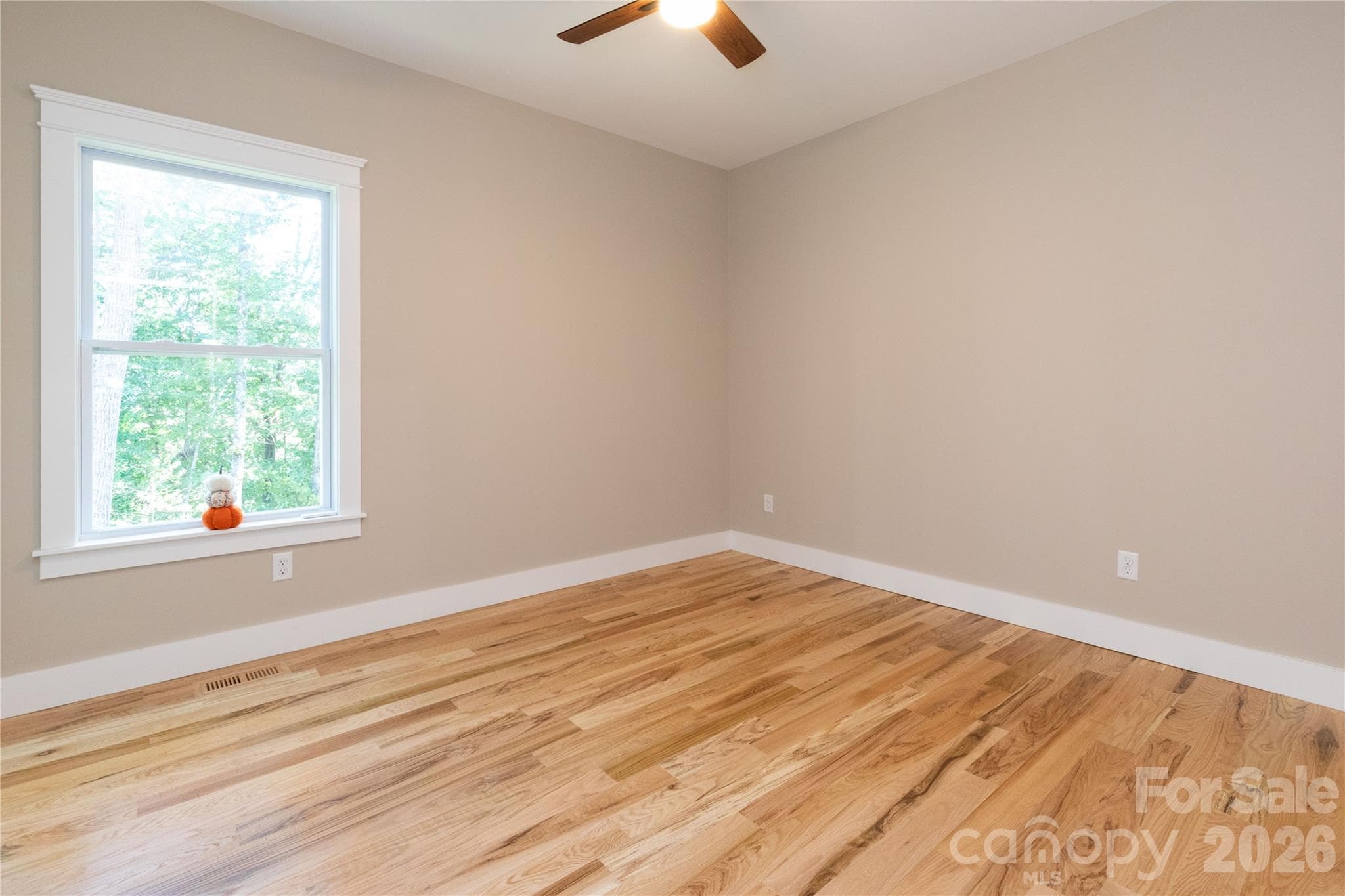 Guest Room #2 - 64 Cherry Cove Way, Old Fort