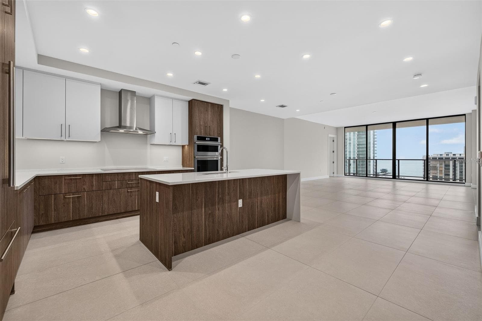 Condominium at 275 1ST AVE S #2603, ST PETERSBURG, photo 4 of 93