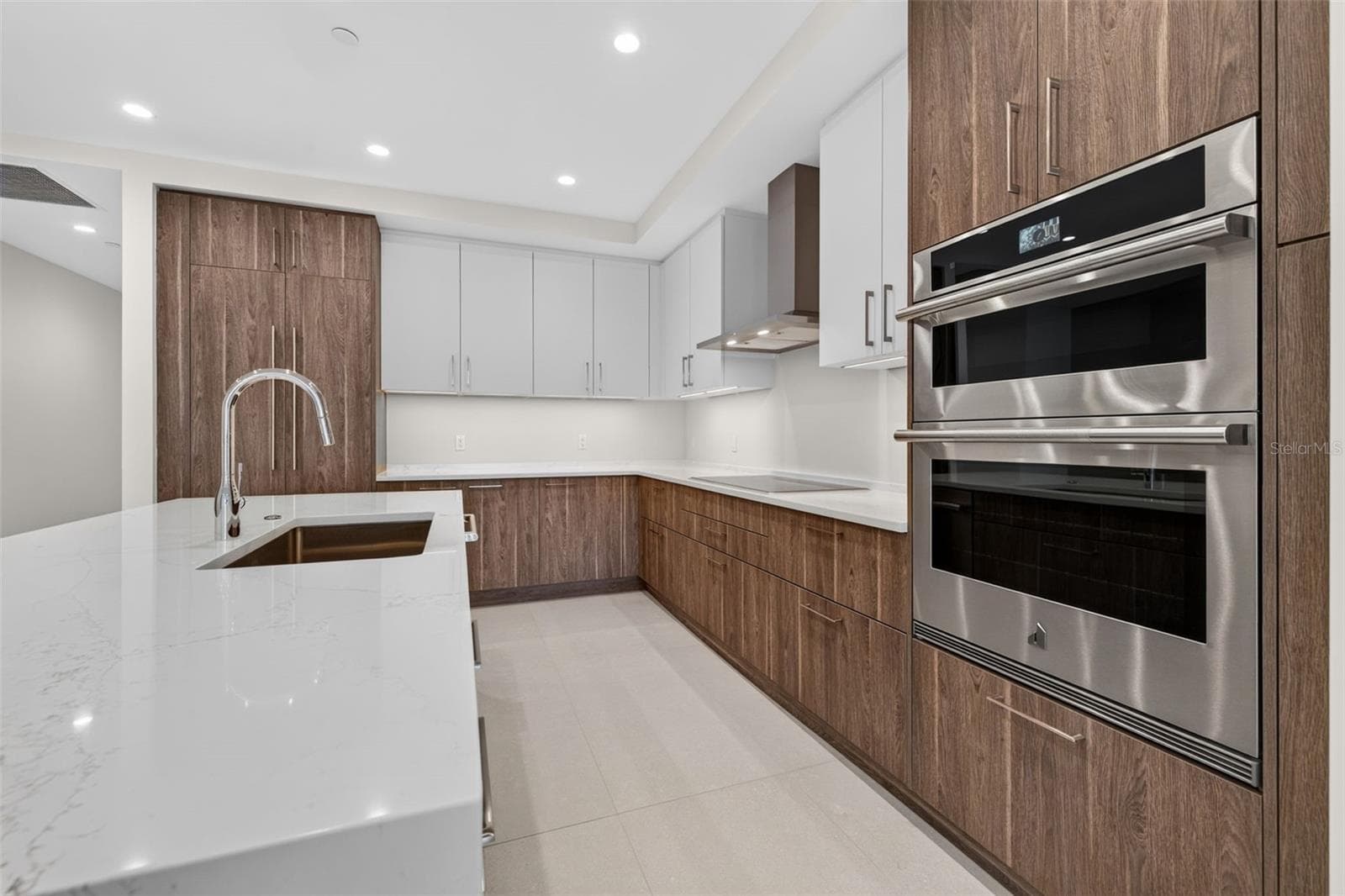 Condominium at 275 1ST AVE S #2603, ST PETERSBURG, photo 7 of 93