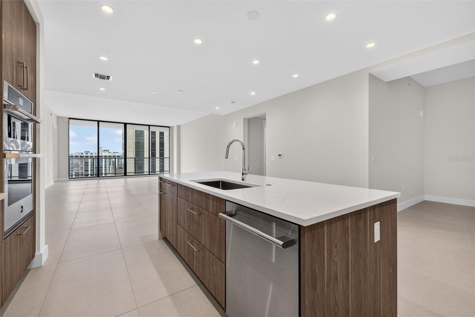 Condominium at 275 1ST AVE S #2603, ST PETERSBURG, photo 11 of 93