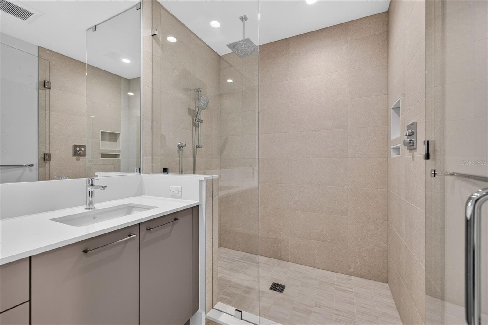 Condominium at 275 1ST AVE S #2603, ST PETERSBURG, photo 24 of 93