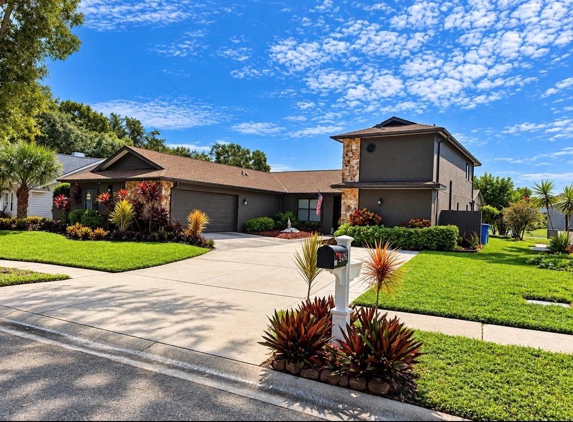 2876 LAKE VALENCIA BLVD E