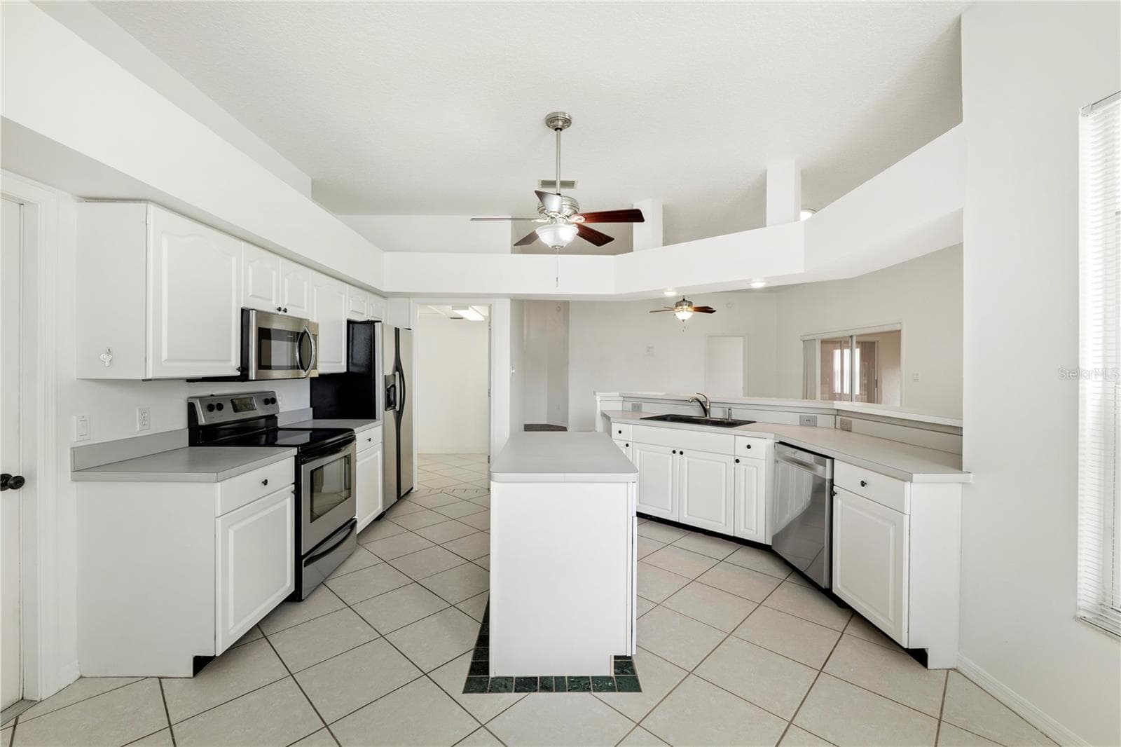 Single Family Residence at 5761 MACAW PL, LAKELAND, photo 11 of 29