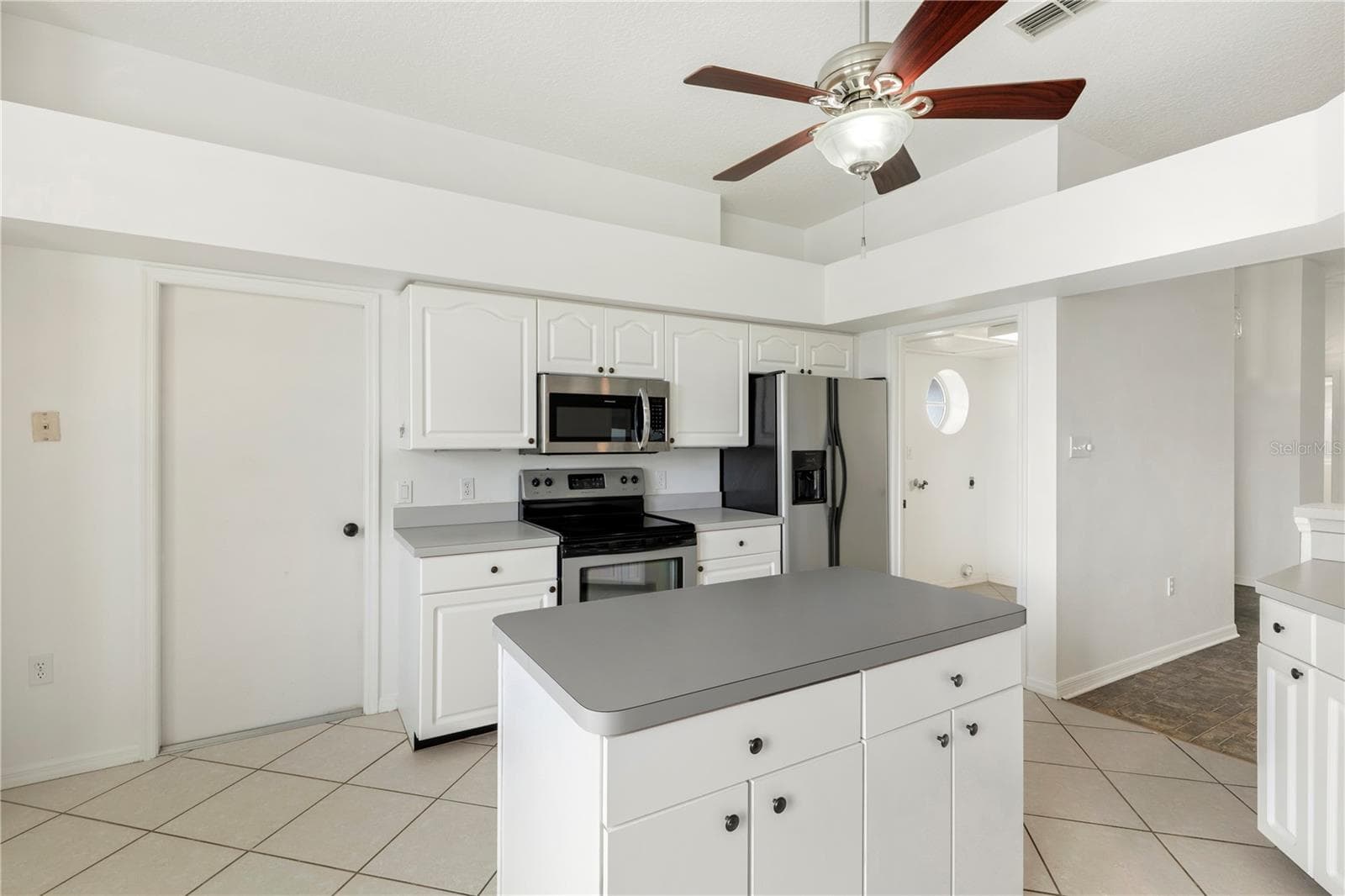 Single Family Residence at 5761 MACAW PL, LAKELAND, photo 12 of 29