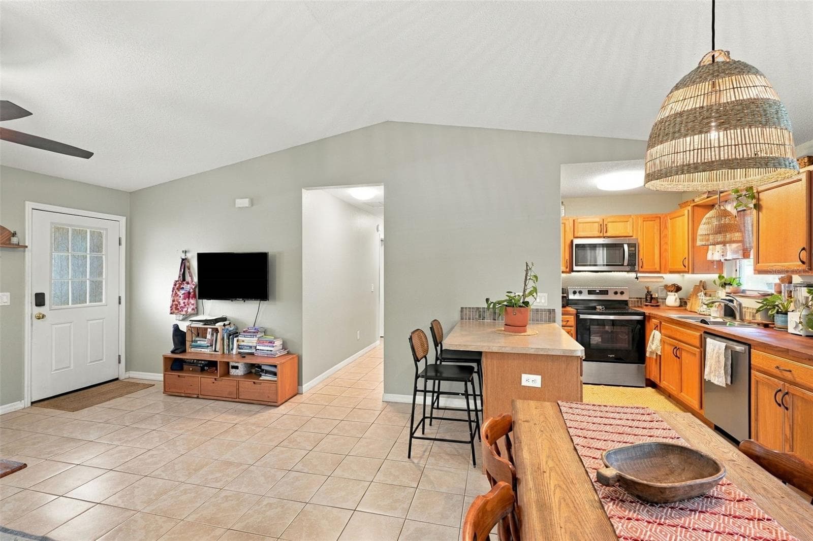 Single Family Residence at 637 PRATT ST, DELAND, photo 8 of 26