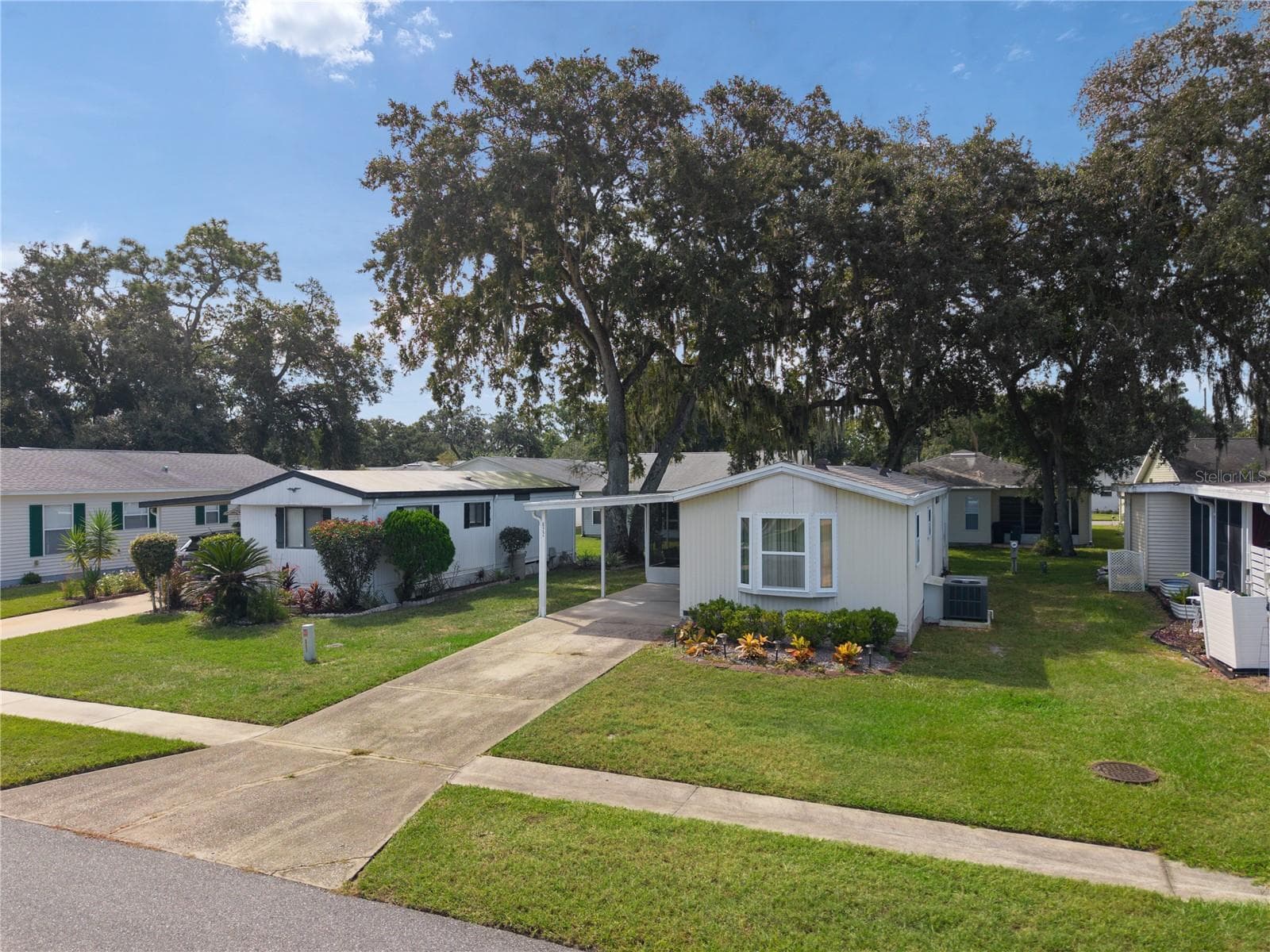 Manufactured Home at 622 COTTAGE PARK LN, LEESBURG, photo 6 of 40