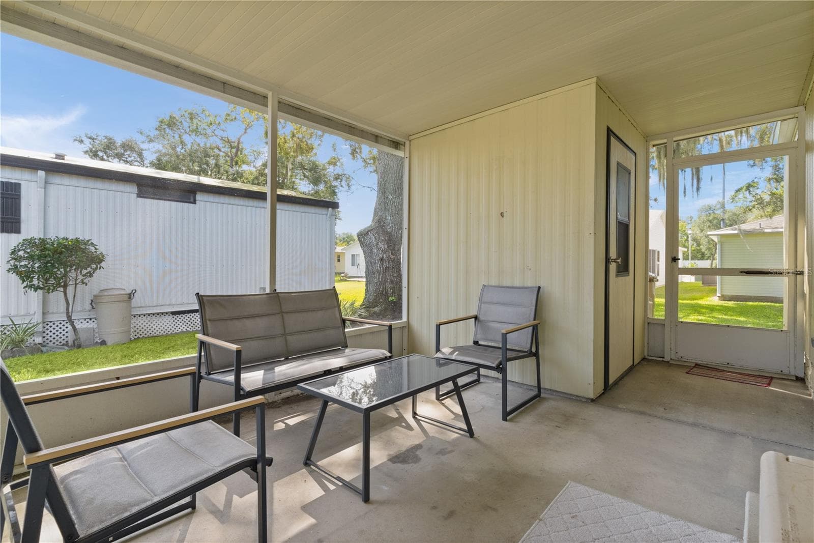 Manufactured Home at 622 COTTAGE PARK LN, LEESBURG, photo 8 of 40