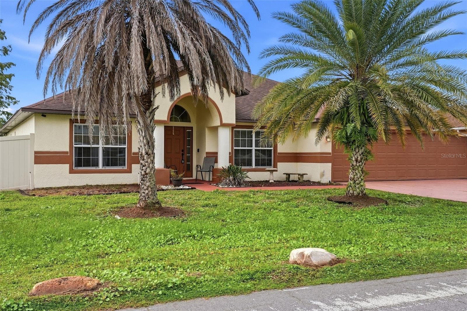 Front View Exterior & Driveway - 319 MARQUEE DR, KISSIMMEE