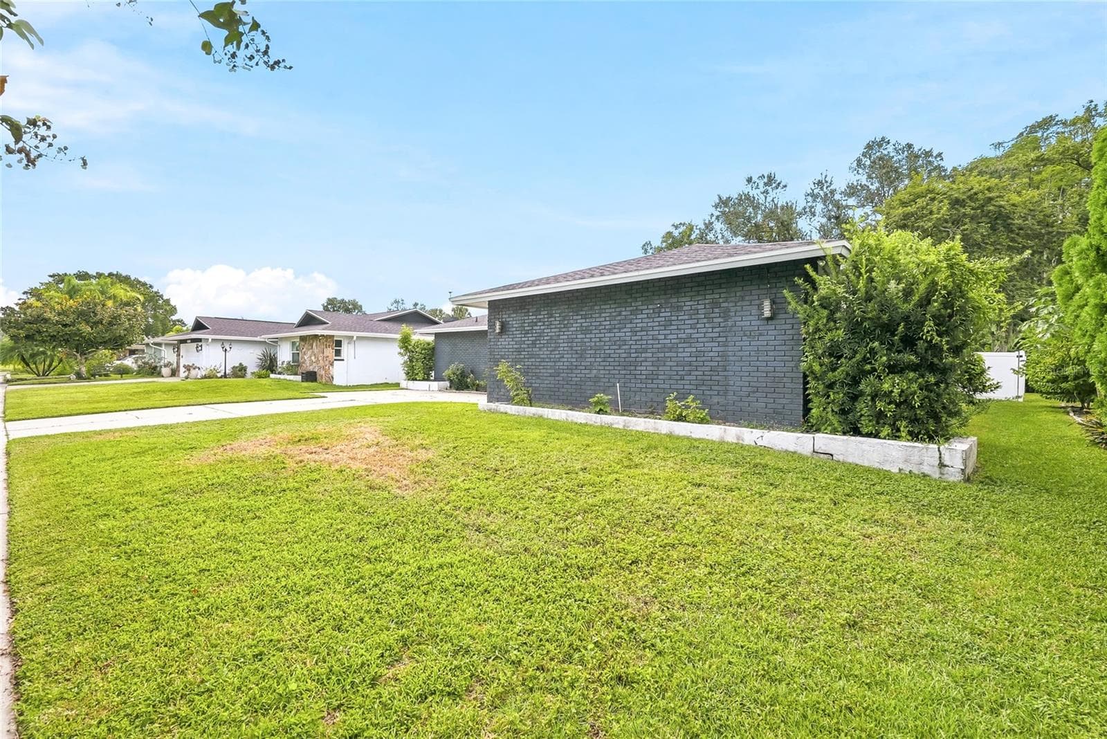 Single Family Residence at 4206 WINDTREE DR, TAMPA, photo 2 of 53