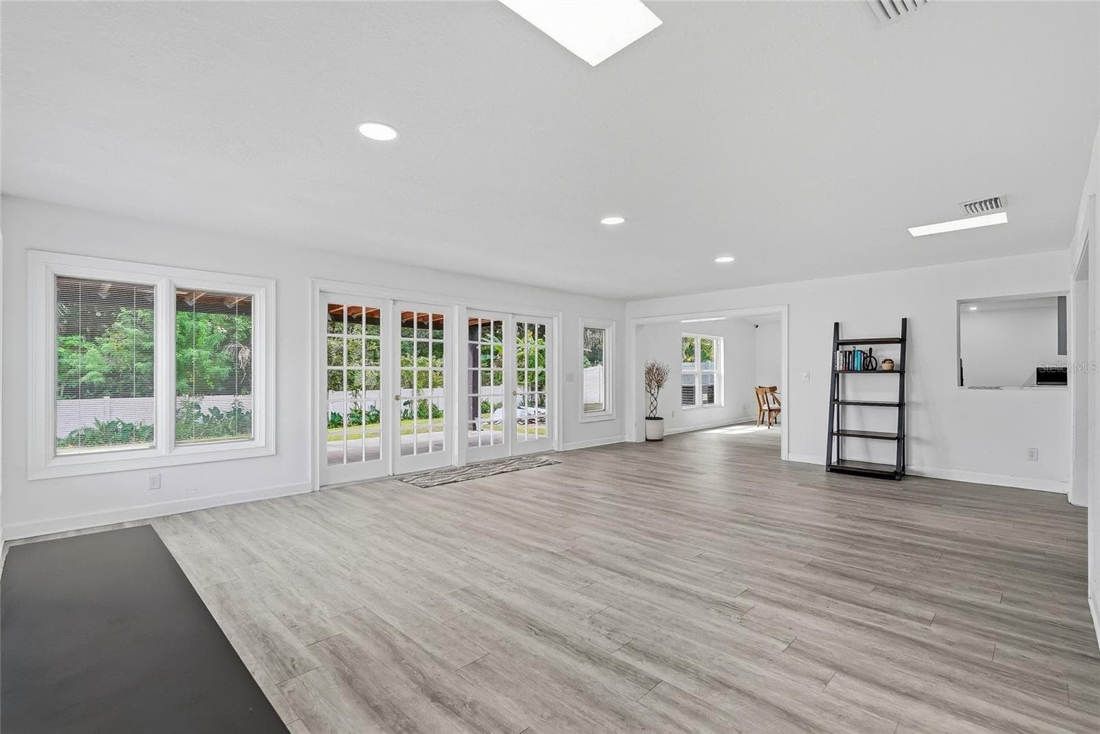 Single Family Residence at 4206 WINDTREE DR, TAMPA, photo 15 of 53