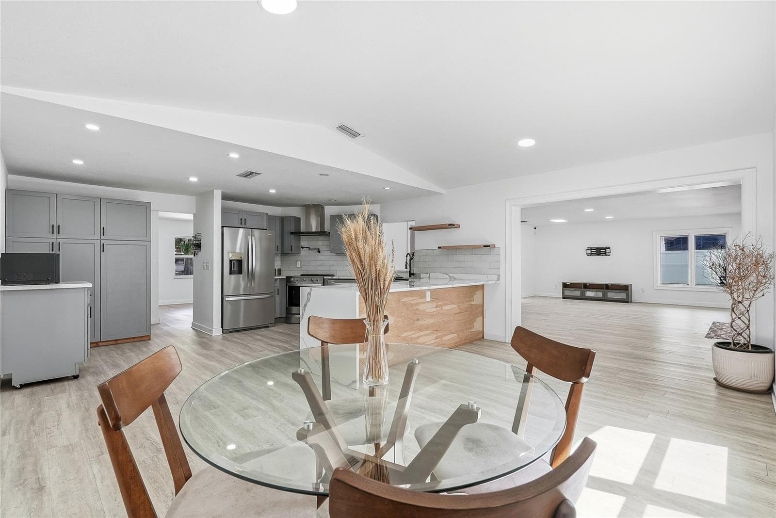 Single Family Residence at 4206 WINDTREE DR, TAMPA, photo 18 of 53