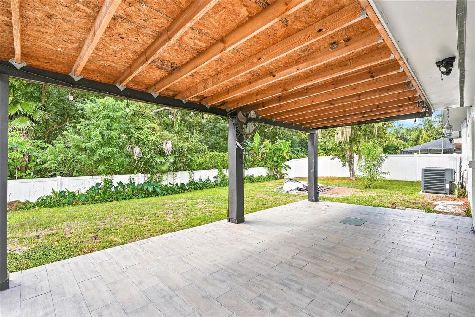 Single Family Residence at 4206 WINDTREE DR, TAMPA, photo 40 of 53