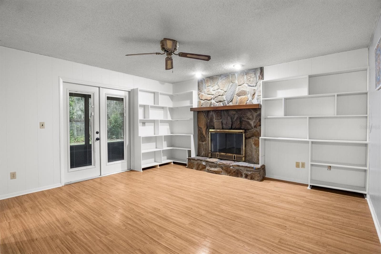 Family Room - Wood Burning Fireplace - 4302 SHADOW WOOD LN, WINTER HAVEN