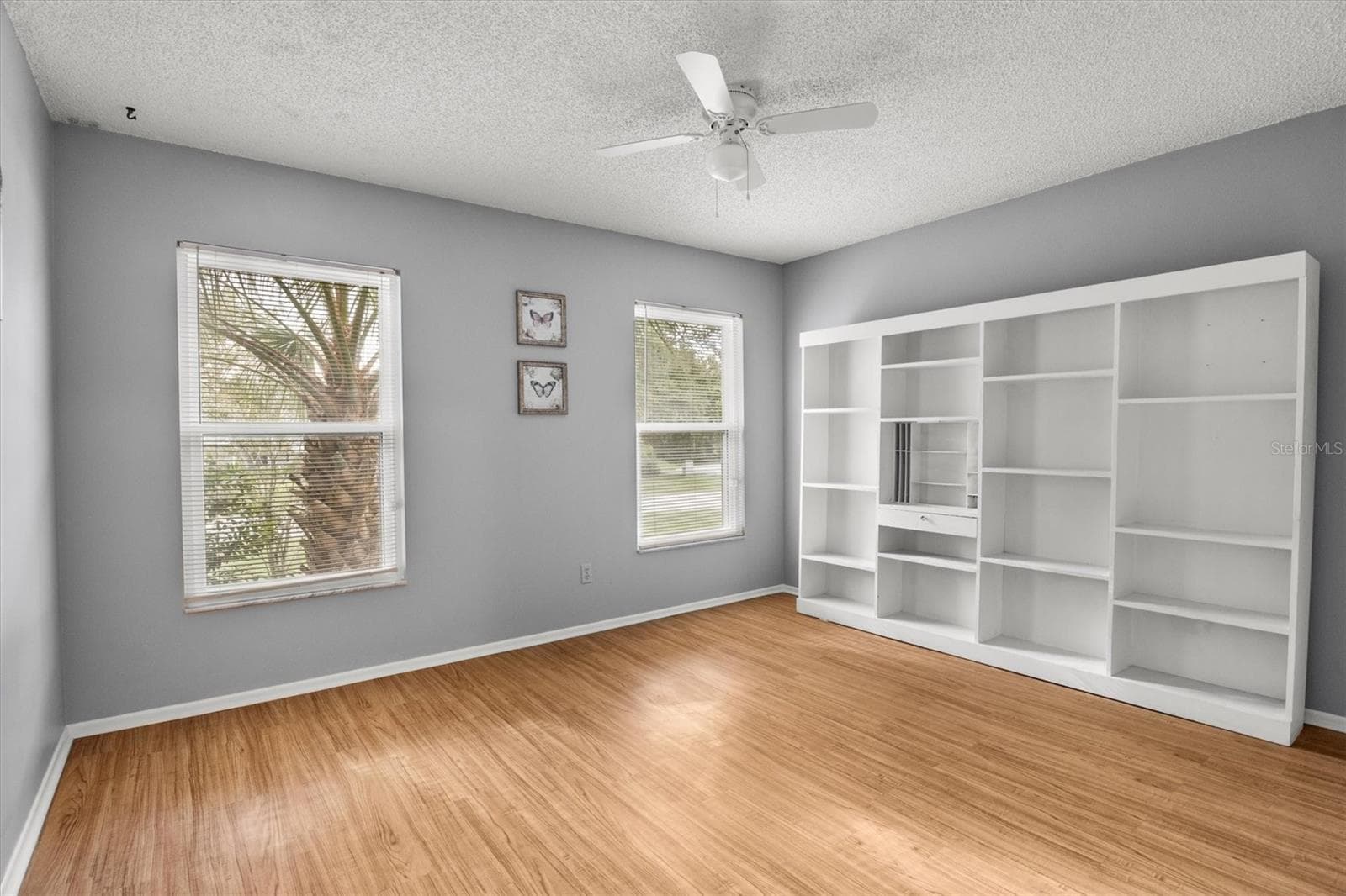 Bedroom 2 - Built-ins - 4302 SHADOW WOOD LN, WINTER HAVEN