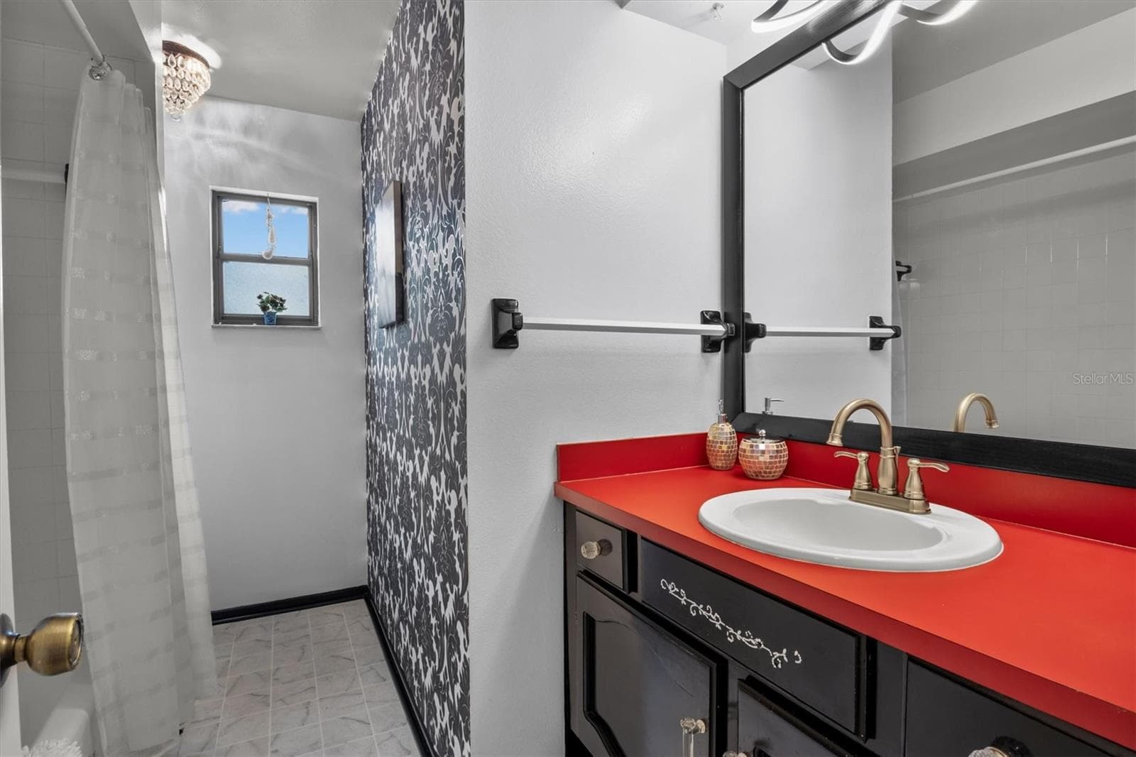 Guest Bathroom - 4302 SHADOW WOOD LN, WINTER HAVEN
