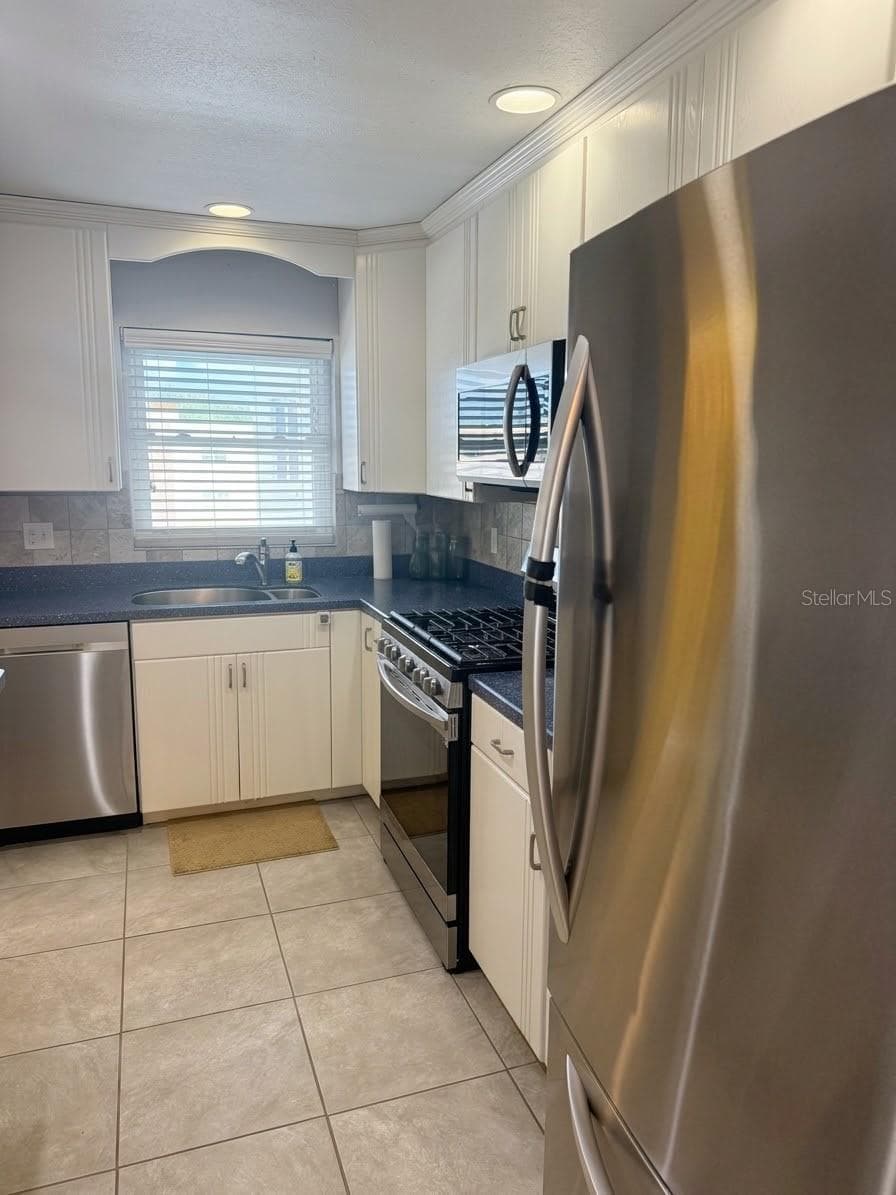 Condominium at 5623 80TH ST N #415, ST PETERSBURG, photo 9 of 28