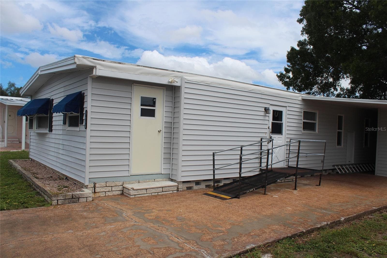 Manufactured Home at 837 CANE PALM ST, LARGO, photo 3 of 25