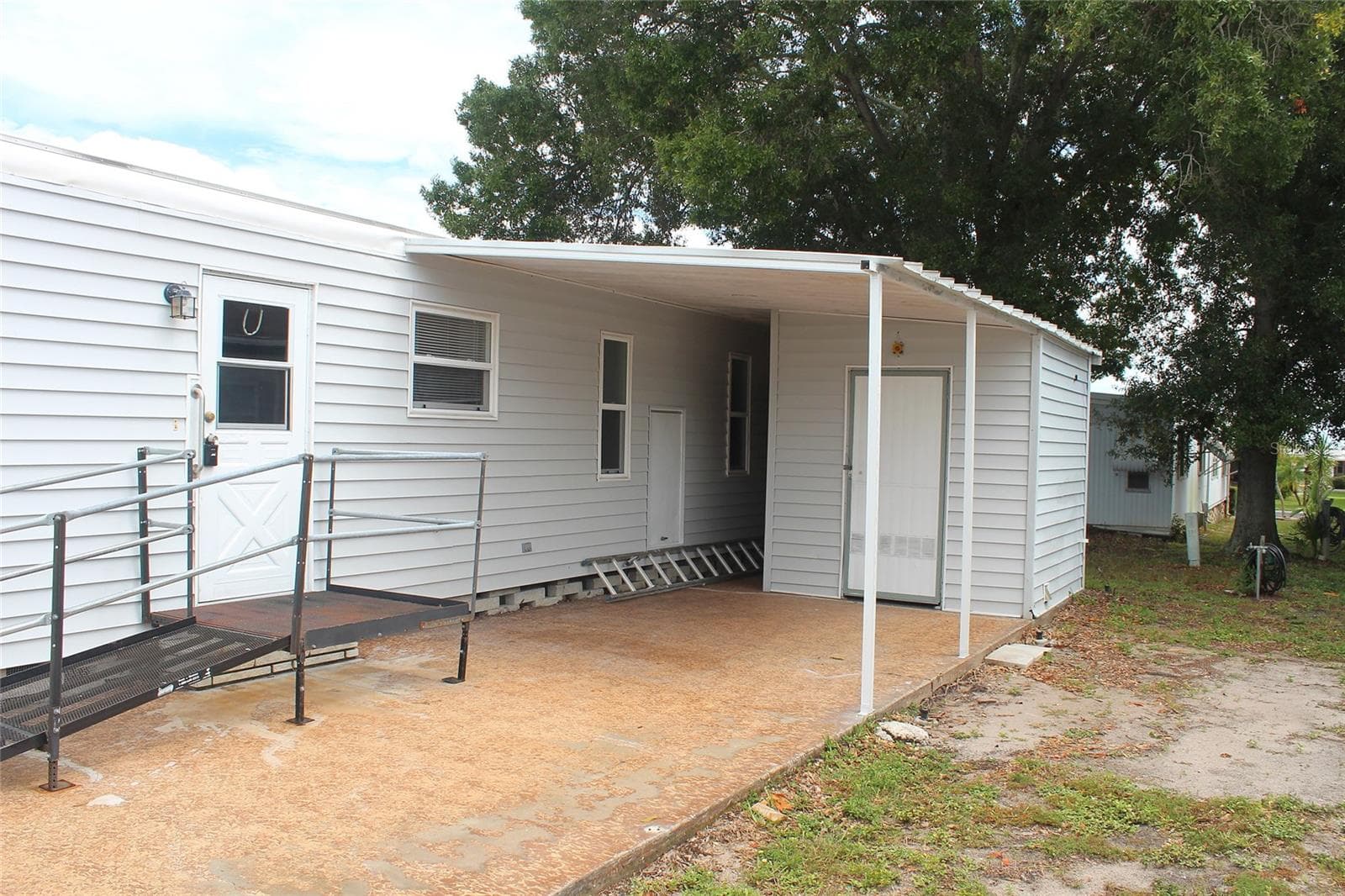 Manufactured Home at 837 CANE PALM ST, LARGO, photo 4 of 25