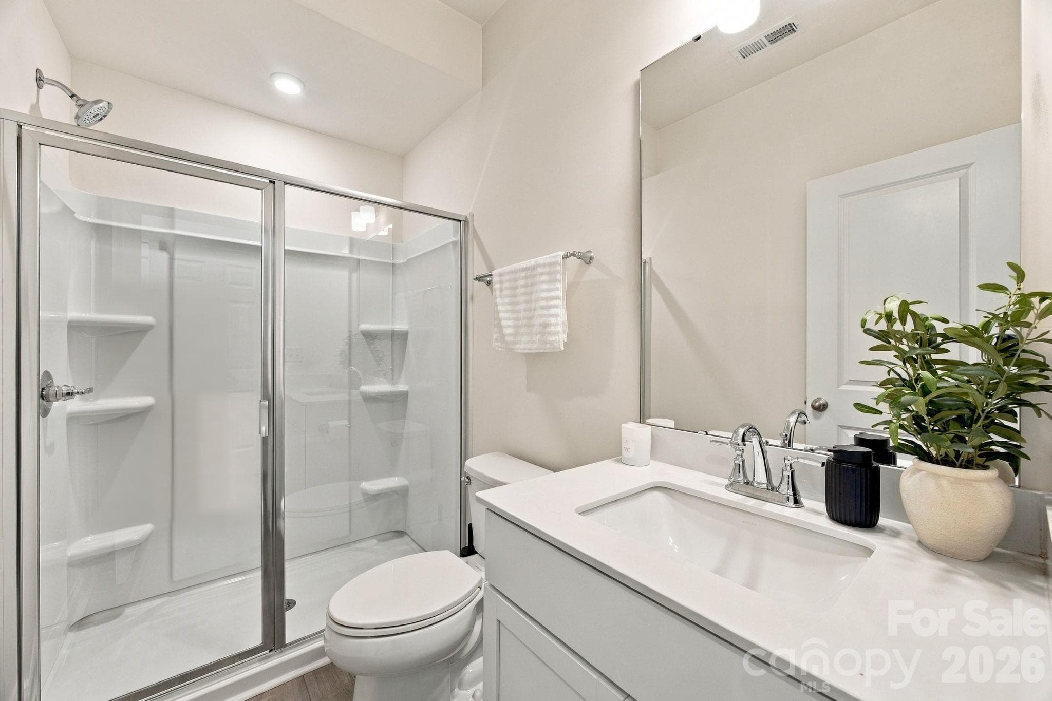Main level bath - 2526 Magnolia Blossom Way, Charlotte