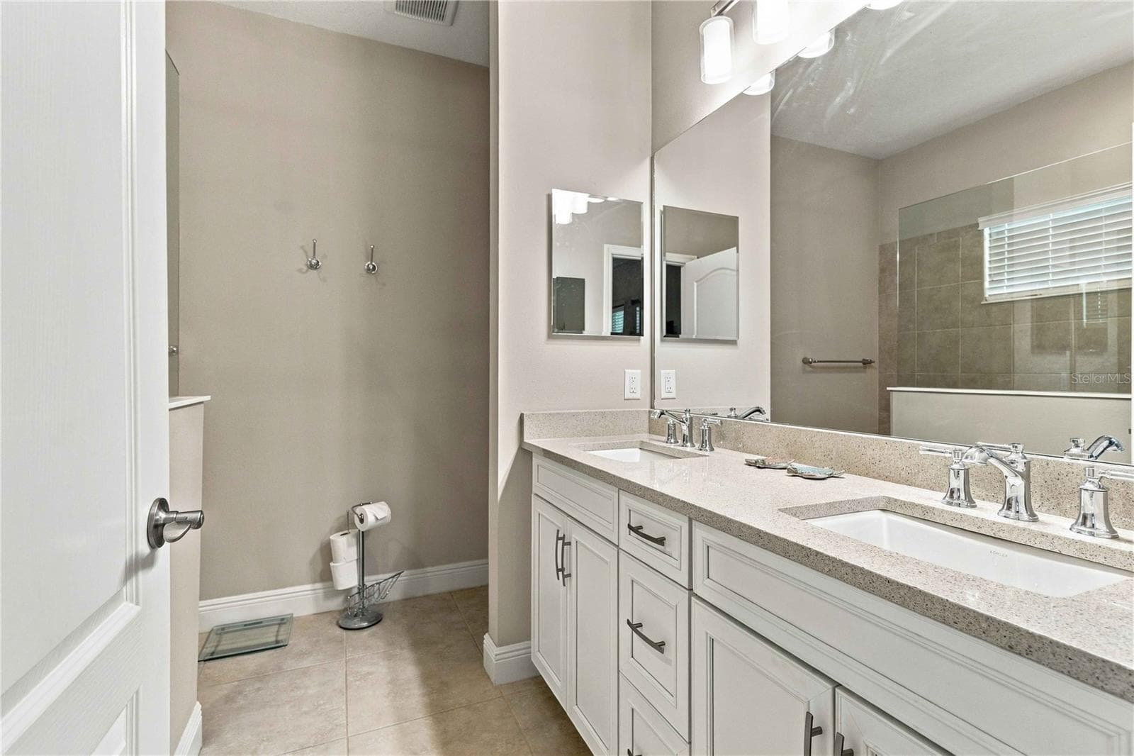 Single Family Residence at 6964 WHITE WILLOW CT, SARASOTA, photo 14 of 38