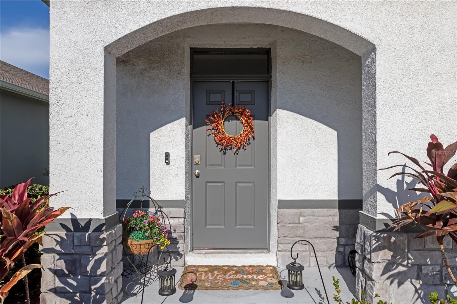 Single Family Residence at 3343 HILLTOP CIR, LAKEWOOD RANCH, photo 5 of 92