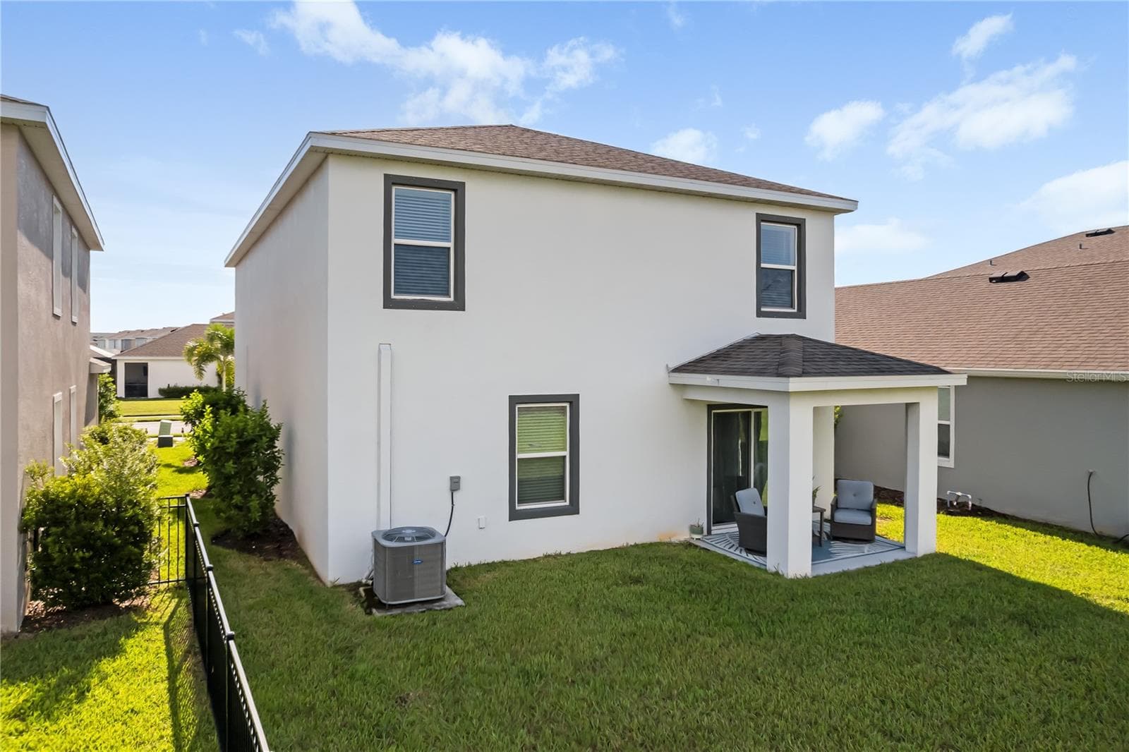 Single Family Residence at 3343 HILLTOP CIR, LAKEWOOD RANCH, photo 11 of 92