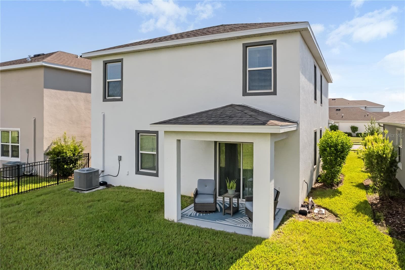 Single Family Residence at 3343 HILLTOP CIR, LAKEWOOD RANCH, photo 12 of 92